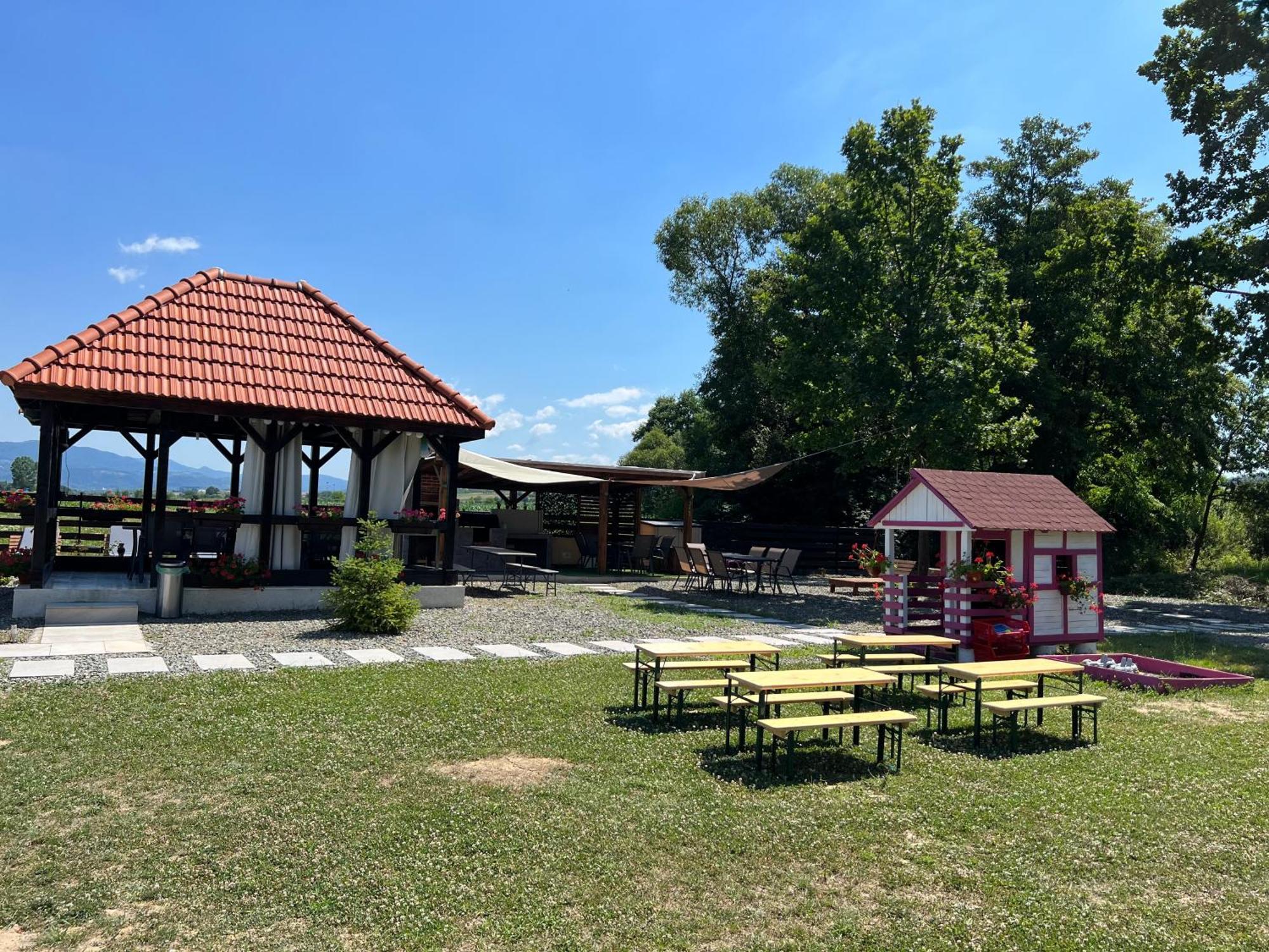 Casa Cu Flori Maramures Бая Маре Екстериор снимка